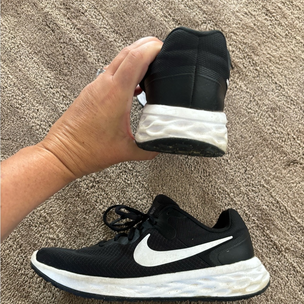 Ladies, Nike running shoes size 9 excellent condition
